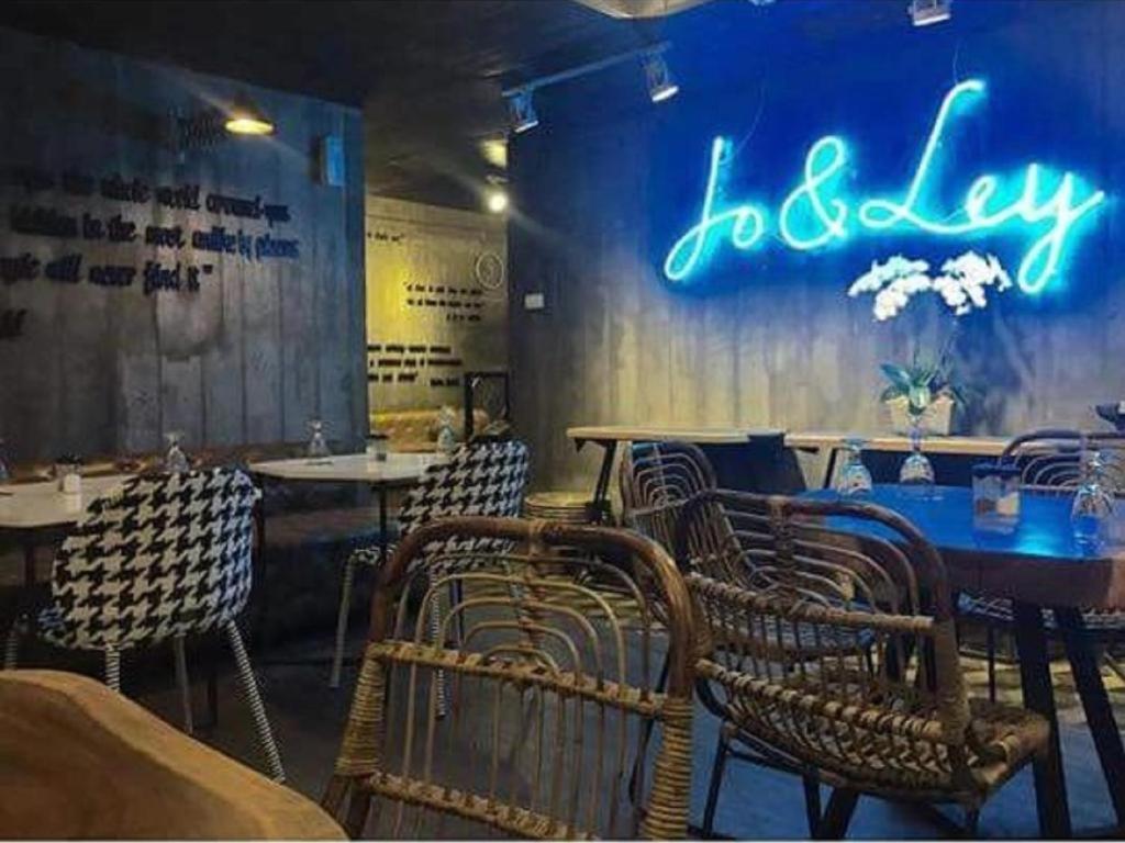Couleur Hotel Cengkareng Джакарта Экстерьер фото