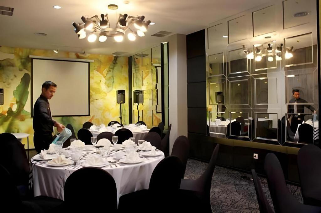 Couleur Hotel Cengkareng Джакарта Экстерьер фото